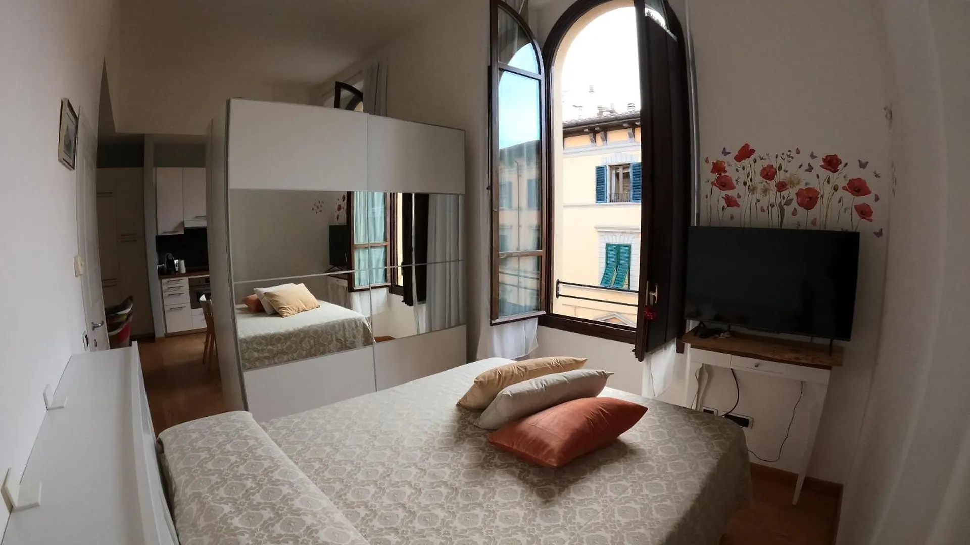 Apartment Five Roses Studio Flat Pisa Italy