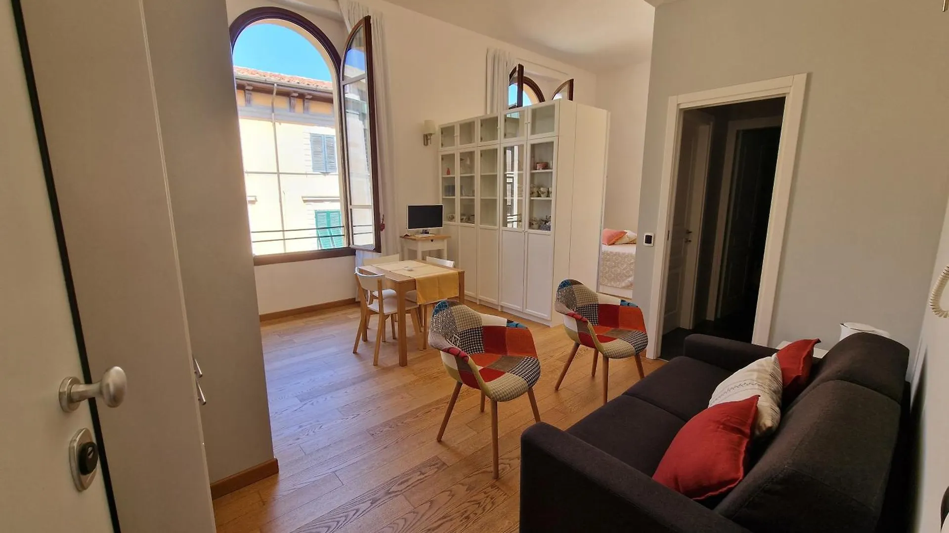 Five Roses Studio Flat Pisa Italy