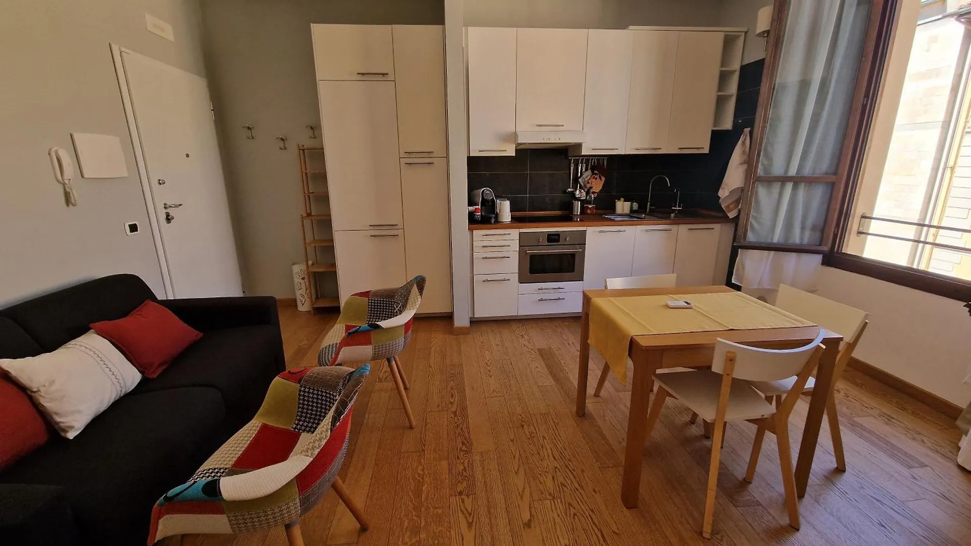 Five Roses Studio Flat location